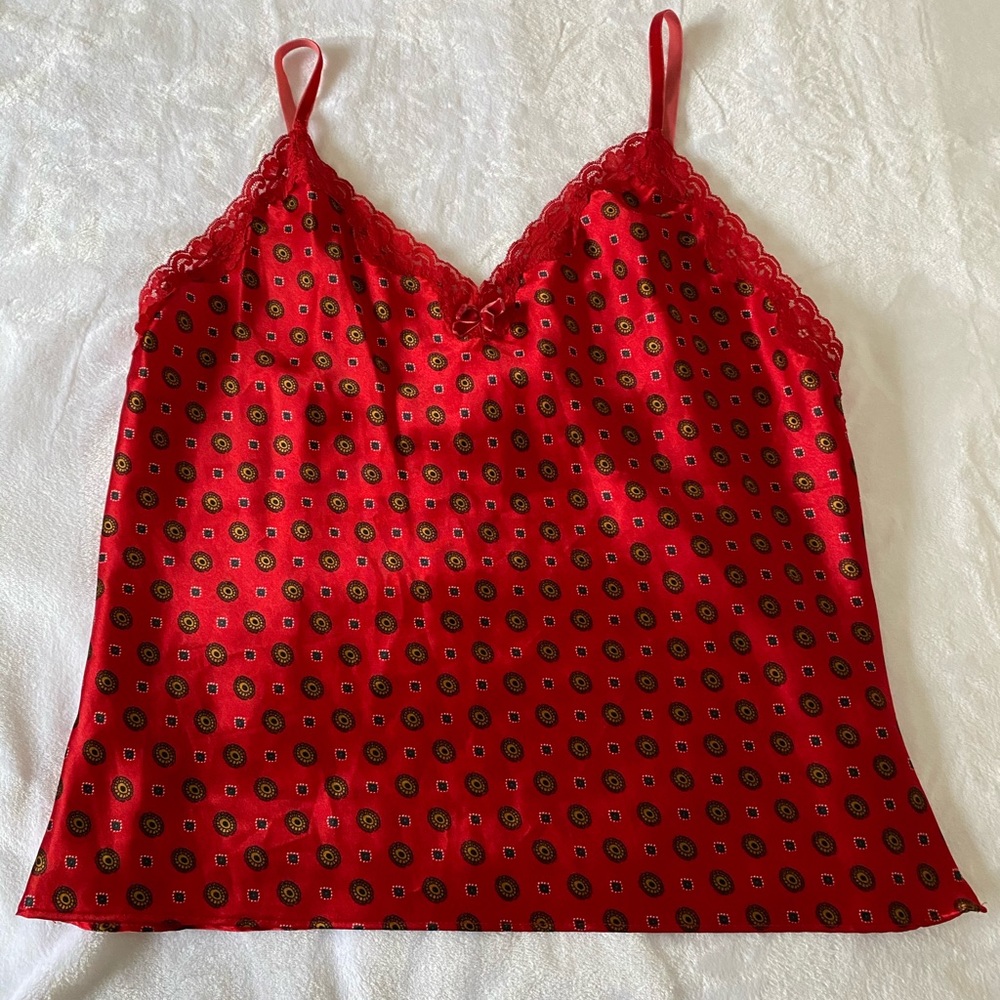 Silky red top!♥️